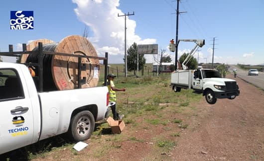 Construcción Aérea de Fibra Óptica Copamex.